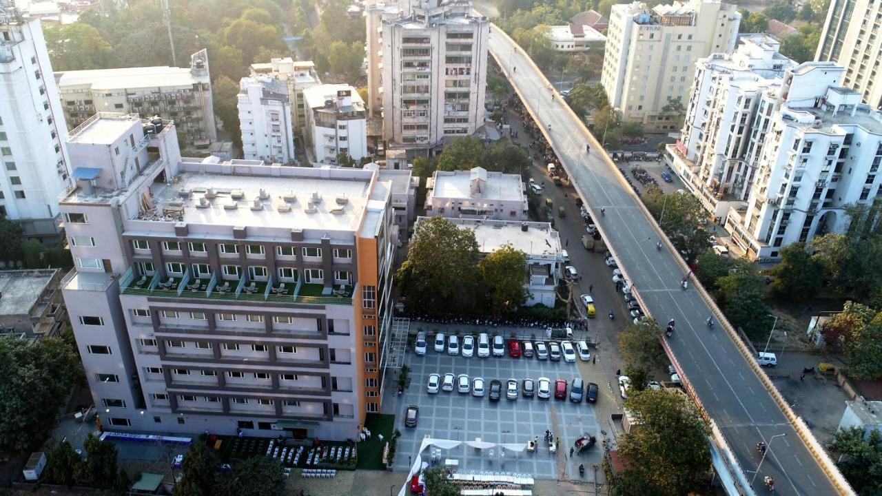 Apricot Hotel , Ахмедабад Экстерьер фото
