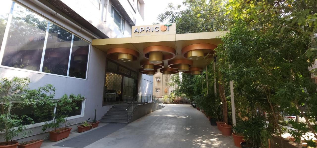 Apricot Hotel , Ахмедабад Экстерьер фото