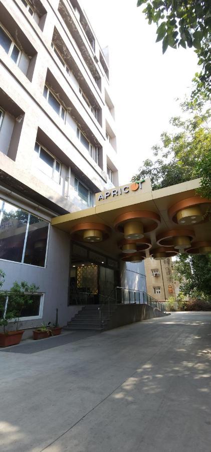 Apricot Hotel , Ахмедабад Экстерьер фото