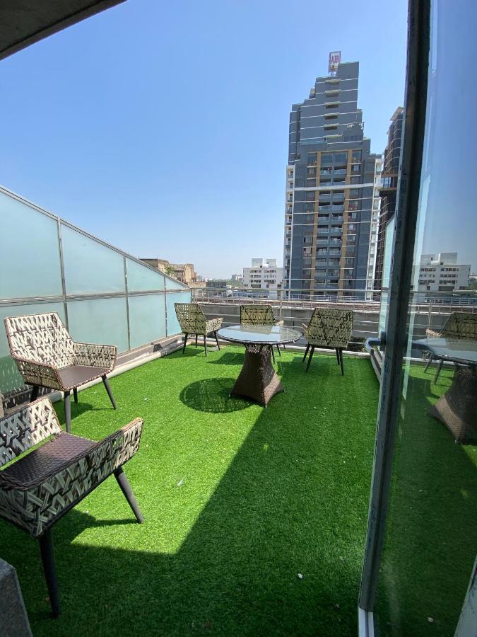 Apricot Hotel , Ахмедабад Экстерьер фото