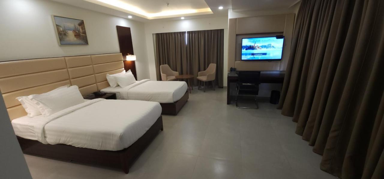 Apricot Hotel , Ахмедабад Экстерьер фото