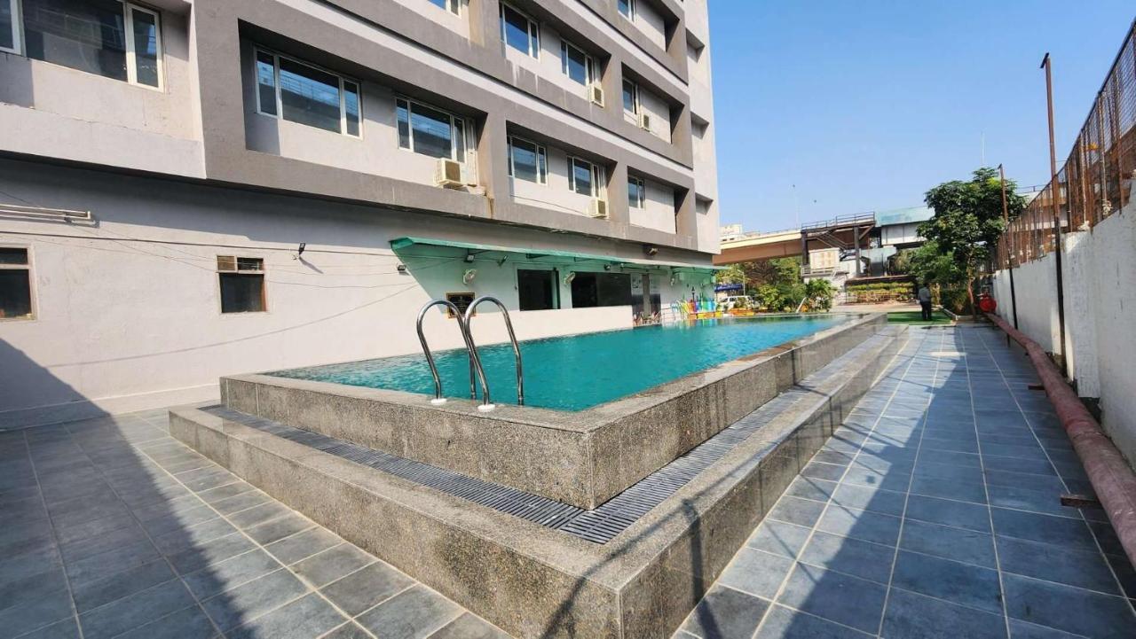 Apricot Hotel , Ахмедабад Экстерьер фото