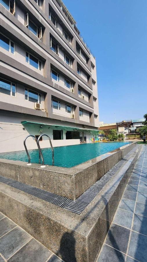 Apricot Hotel , Ахмедабад Экстерьер фото