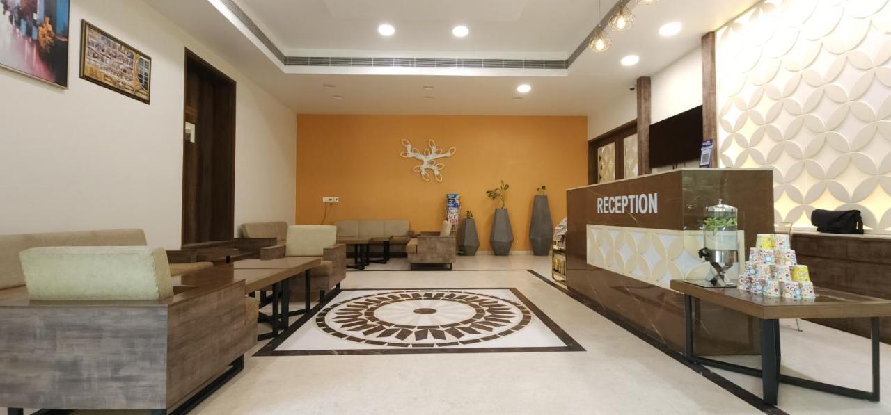 Apricot Hotel , Ахмедабад Экстерьер фото
