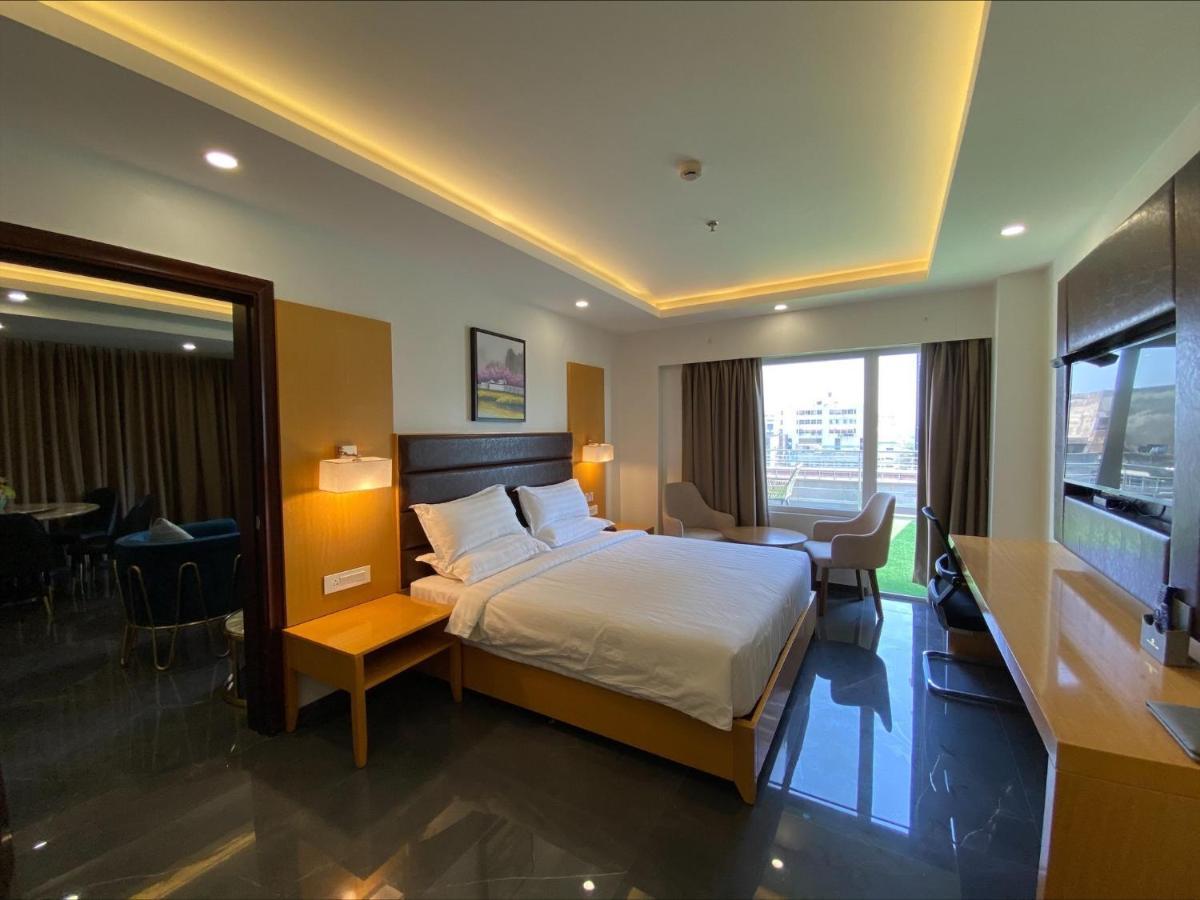 Apricot Hotel , Ахмедабад Экстерьер фото