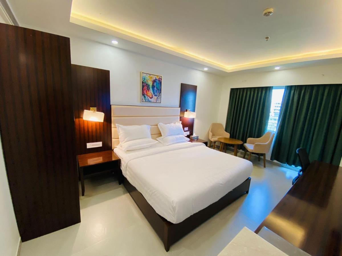 Apricot Hotel , Ахмедабад Экстерьер фото